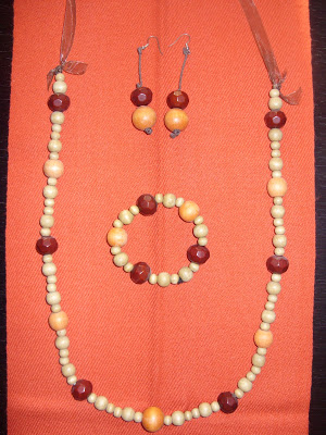 Accessories With Wooden Beads - Beauty And The Mist